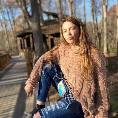 Courtneyy513's profile picture. I’m a model if you would like to collaborate on a project dm me and we will talk business. I’m very spontaneous, unique & vibrant. As well as beautiful. 😘