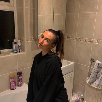 lauraa_2809's profile picture. 🌺