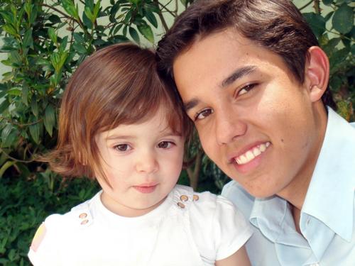 Vivendo e aprendendo. A vida é cheia de empecilhos mas com a ajuda de Deus eu os vencerei sempre