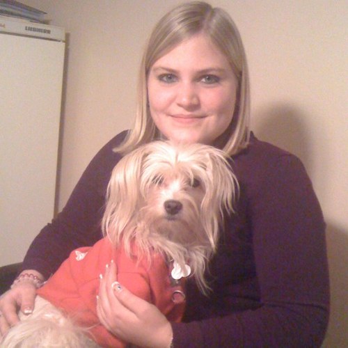 FNaomiIrina's profile picture. Arts lover. Reader. Movie lover. Traveller. Coffee lover. University of Vienna and University of Edinburgh Alumni.