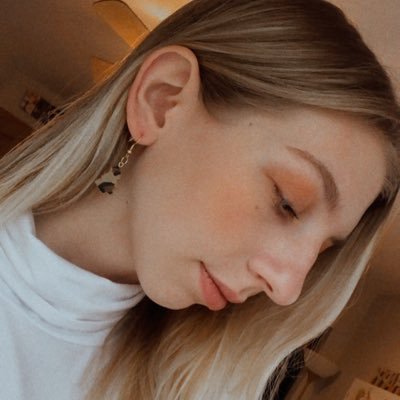 hi I’m Jess!!💛 handmade clay earrings and other fun creations 🌈 shop update TBD🌲cancer ☼ libra ☽ virgo ↑ 🌿 treat people with kindness 🌻 $Jessdamer