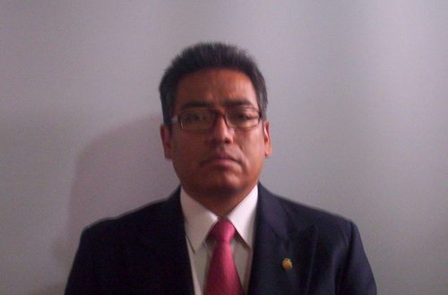 Nací en Bogotá en 1963. Graduado en la primera promoción de bachilleres militares en 1980,en el Colegio Militar Caldas. Docente directivo del Ateneo Comercial.