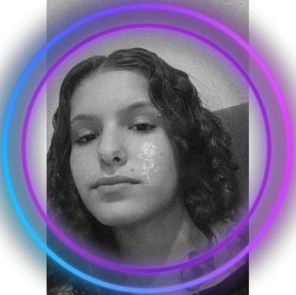 Likaaaaa8's profile picture. a carinha é de princesa, mas o pulmão é de Snoop Dogg