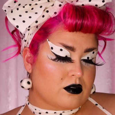 Creative Makeup Artist and a collector of Plus Fashion -_-_-_-_-_-_-_-_-_-_-_-_-_-_-_-_-_-_-_ IG + TikTok 💕 @glitterxpony