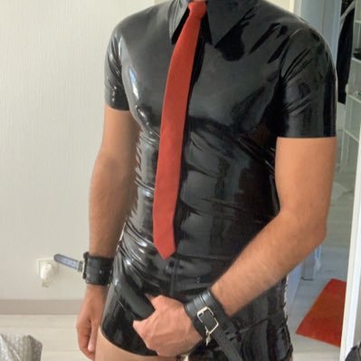 🏳️🌈🔞+18 only ®️ Please don’t duplicate/distribute the content of this page. #gayrubber #rubber #latex #gaylatex