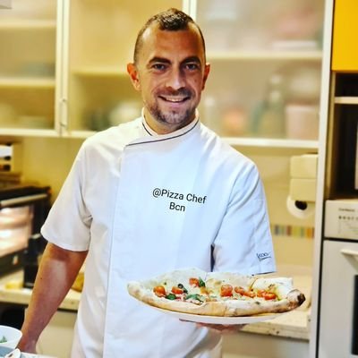 Alessandro Spinu Pizza Chef profesionale, esperto en Pizza y Cocina tradicional Italiana. Pizza Gourmet, Pizza Napolitana, Pizza Romana, Pan y Focaccia.