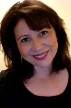 Alicia McLucas is Founder of Into My Own, teaching us how to apply the principles of Mindfulness into our daily life to experience more happiness and peace.