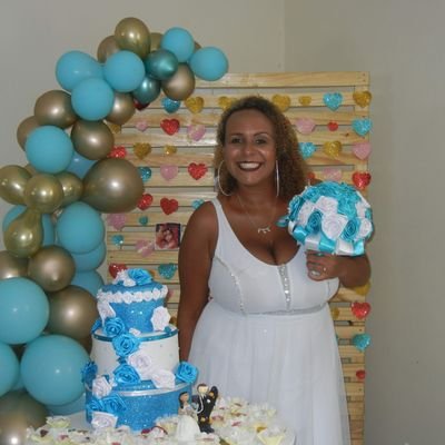 Uma pequena grande mulher...na média...❤
Mãe da Yaya e esposa do Rodrigo.👨👩👧
Feliz. 😁
Meu escritório é na praia.🌊🏖
Caiçara de coração.
Deus é fiel.