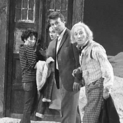 Going through the script for Doctor Who (1963-1989, 1996). Current episode: 1x01- An Unearthly Child. Scripts from https://t.co/5vbBs1nw9m. Tweets every 20 minutes.