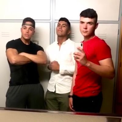 24 6’1 Marine love music and fitness electronic music is the shit !push your self to the limit !💯💪🏽