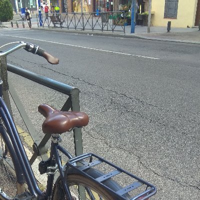 me muevo en bici🚴 y peaton 🚶
discuto de mejorar la Infraestructura no de ir entre coches.
https://t.co/wlZUR6Bip1