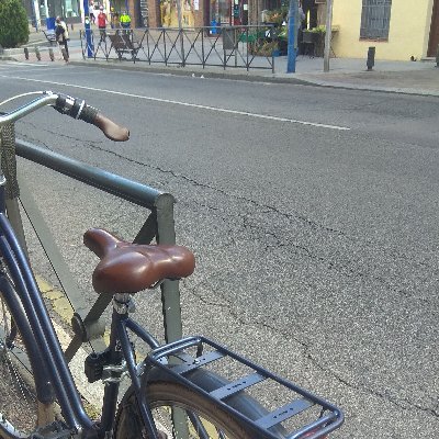 me muevo en bici🚴 y peaton 🚶
discuto de mejorar la Infraestructura no de ir entre coches.