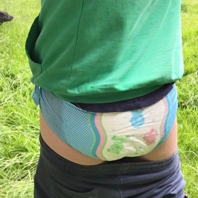 little who likes to fill his nappies up! https://t.co/vM5m7Ma2wU