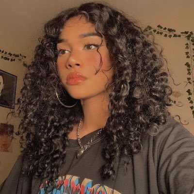 leWiSxsnxsn's profile picture. she/her - minor :)