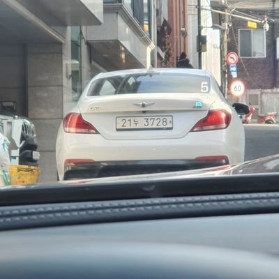 HfVv03Td4VvCq2g's profile picture. 신사동호라이