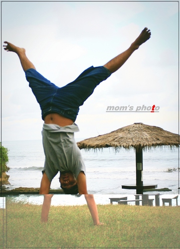 okimomomiko's profile picture. 