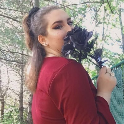 spookybabe32's profile picture. 