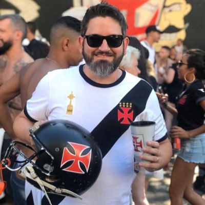 VASCAÍNO e Defensor Incondicional do VASCO... “A força do Vasco, está nos Vascaínos anônimos” e “A inquietude é a nossa propulsão”.