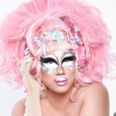 Queen who is high energy, and funny. Comedy, MAKEUP, AND DEATHDROPS. RuPaul’s Drag Race Season 12 Booking: rockmsakura@gmail.com