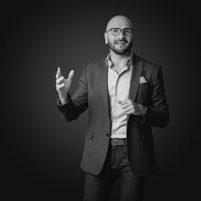 RobVrgsS's profile picture. Psicólogo / Analista y Psicoanalista / Estrategia de Negocios .