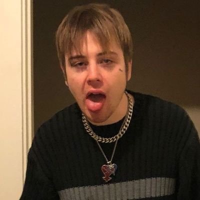 userkaro's profile picture. 19, she/he