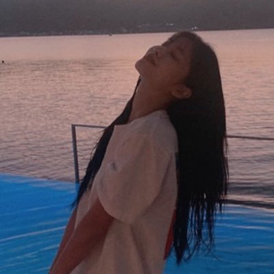 Momo21042's profile picture. 