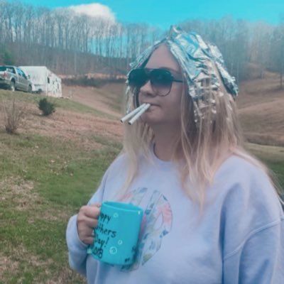 Taylor_hurleyy's profile picture. Mommin’ it 💋