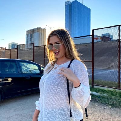 keesh_no_leash's profile picture. full time melomaniac, hot sauce enthusiast, & off-brand babe