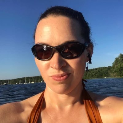 Biologist studying evolution, phylogenetics & marine inverts 🧬 PhD student w/ @rachelss @universityofri ⚓️ Liveaboard in RI (come visit!) 🛥 she/her 🏳️🌈