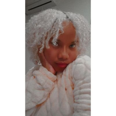 😈
Influencer/Hair adviser  |❤natural |
Lingerie addict 😈
 CEO: @__sensuality1 🇭🇹 
Business Collabs : @rasinplus
•NY, Brooklyn
RASIN PLUS Ambassad