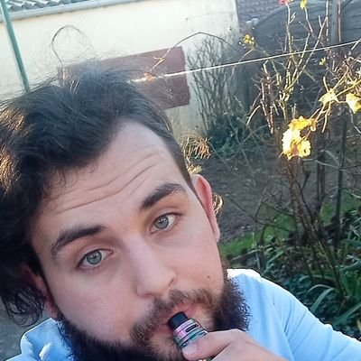 je suis l'incarnation de la connerie.Mais je les fait les unes apres les autres , C'est plus marrant 😁
passion:aikido boxe thaï et dance