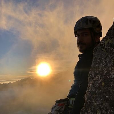 Videojuegos 🎮, juegos de mesa 🎲, escalada🧗♂️ y perretes 🐶
