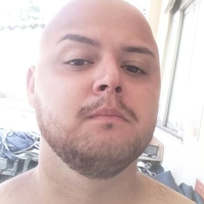 Candomblecista e discípulo da Jurema Sagrada, Casado com a Flávia, Pai da Maria Isabel! Logístico e metido a Chef Culinário nas horas vagas.