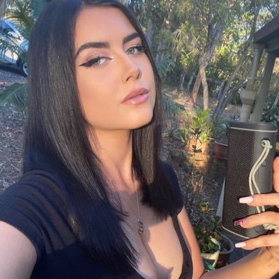 cherie32861964's profile picture. 🍒the human body is art and art should be shared🍒