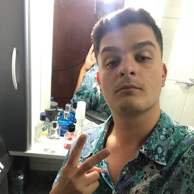 Vai de você saber surfar uma onda ou deixar a maré te levar 💦🌊