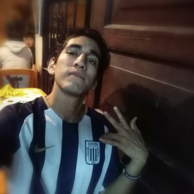 ⚽ ALIANZA LIMA 💙 Toda la vida ALiancista!! #FTTB🏈 49ERS ⚾ GIANTS #SFGiants 🏀 WARRIORS #DubNation 🛸👽
