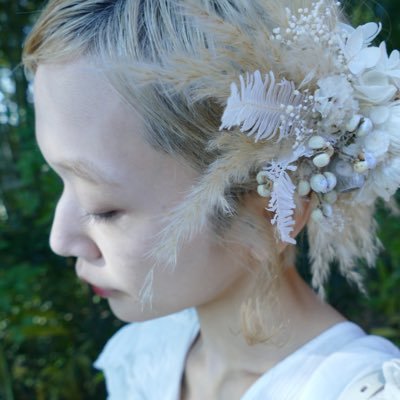 ヤギ飼い。絵、アクセサリー、服の３つを作る作家です。 間近な製作▶︎松本穂香写真集衣装、中村佳穂衣装、K'sDream壁画、名古屋ロックンロール壁画など。お仕事、作品はInstagramで⇒@hanaco1024 衣装製作、デザインなども。