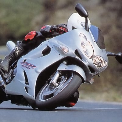 zzr1200ムーンライトシルバー04年に乗車中🏍