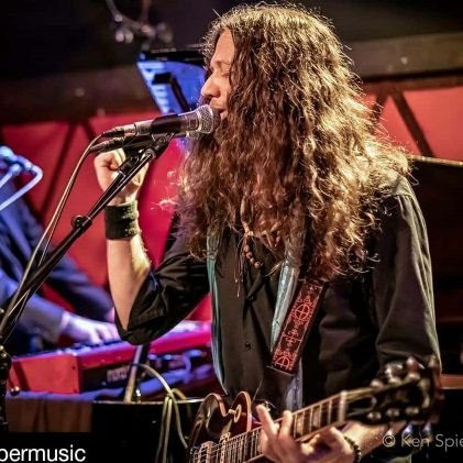 MUSIC... @escapermusic
( @Ropeadope artist ) ;
Endorsed by @eastmanguitars