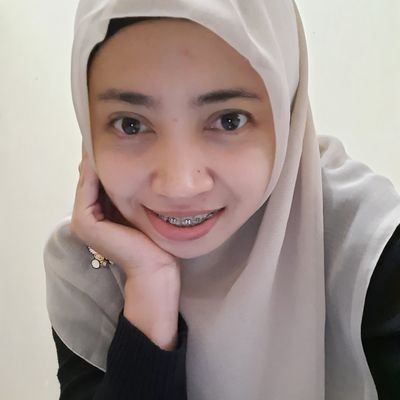 ulfa_ye's profile picture. melancholist....moody and ambivert 💫