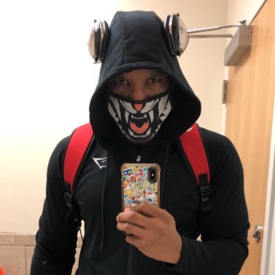 martinhooker's profile picture. ぎゅっと握った拳 1000パーのThunder