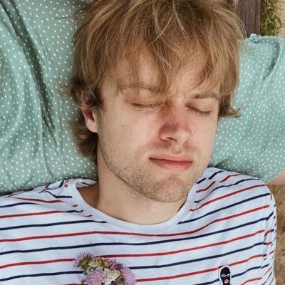 аккаунт, чтоб ты хоть на секунду улыбнулся(лась). он, конечно, любит капучино и драники, но ты ему нравишься больше