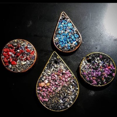 Magnetic sand necklace contains 20 different mineral
they have story !