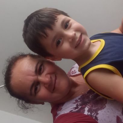 o que me torna especial sou uma pessoa de bem com a vida amo meu filhos e meus netos abençoado tem uma gratidão por tudo