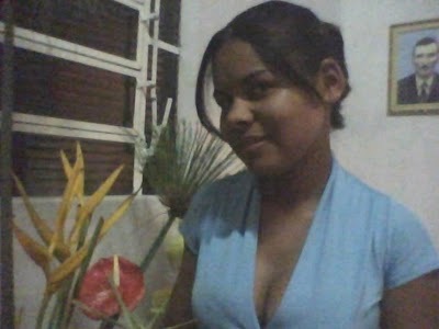 20 anos, brincalhona ao extremo, mulher, esposa e amiga, viciada em internet e apaixonada pela vida!