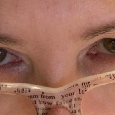 Terrifyingly blunt expat Geordie literary agent who loves good writing, great stories & fashion. Following does not mean approval.