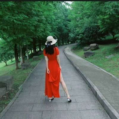 Amy6661yy's profile picture. 40岁老阿姨，不约。丝袜、pyq、图、视频（可定制）。➕微:Amy6661yy（非诚勿扰）