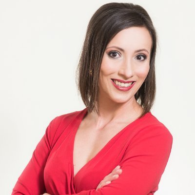 Comunicadora por vocación, cantante coral por pasión y salubrista pública por convicción. Hija de Óscar y Emilia, esposa de @mojicajorge
Trabajo en @nacion