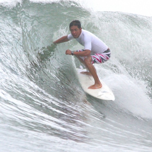 heyyew's profile picture. when i'm not being a daddy taxi, i'm surfing or buried in a comic/book.