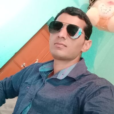 कठिन संघर्ष ही लक्ष्य तक पहुंचा सकता है
हिंदी अध्यापक